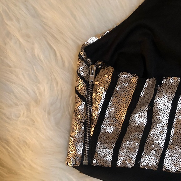 gold and black sequin halter crop top - Picture 3 of 3